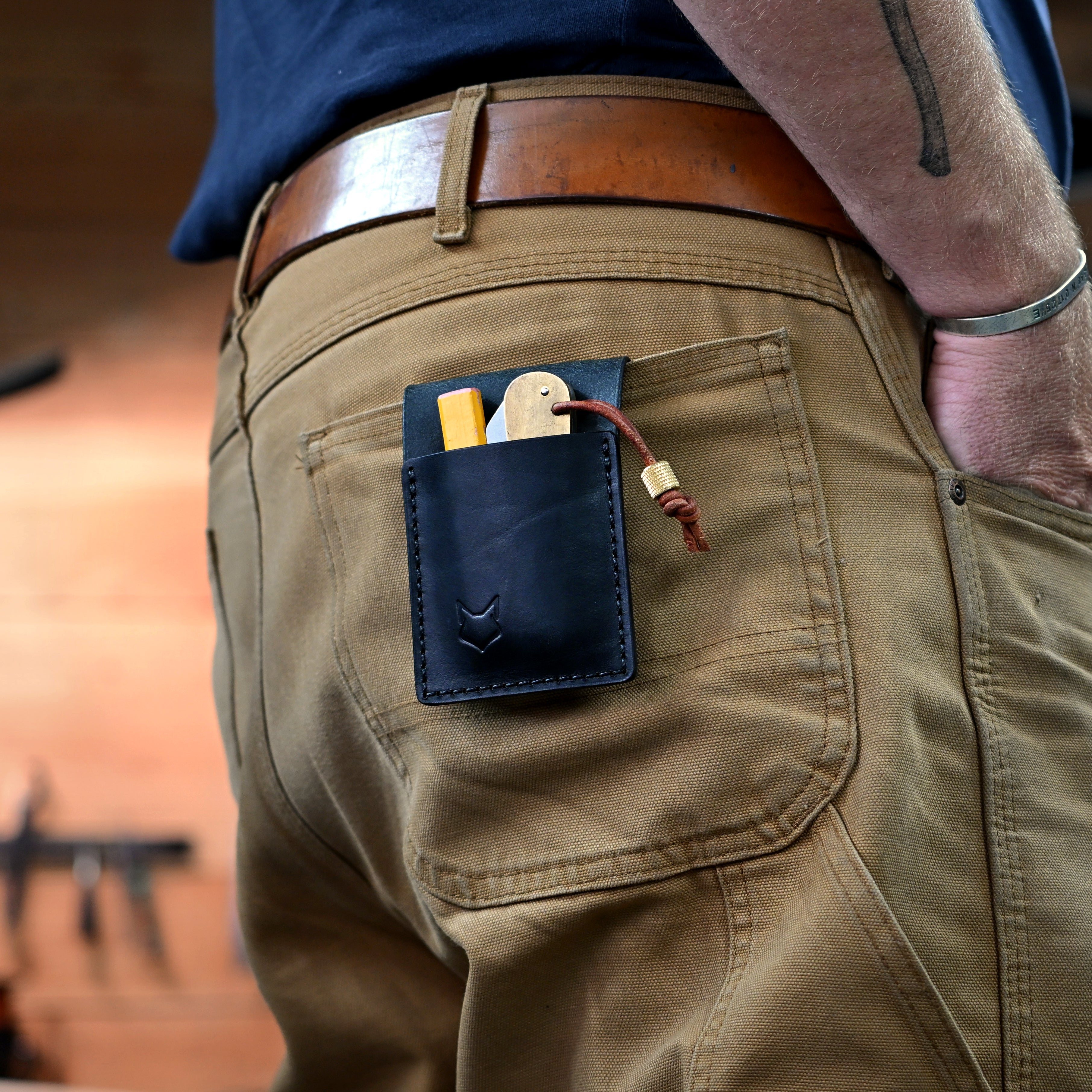 The Saddle - Magnetic EDC tool pocket caddy