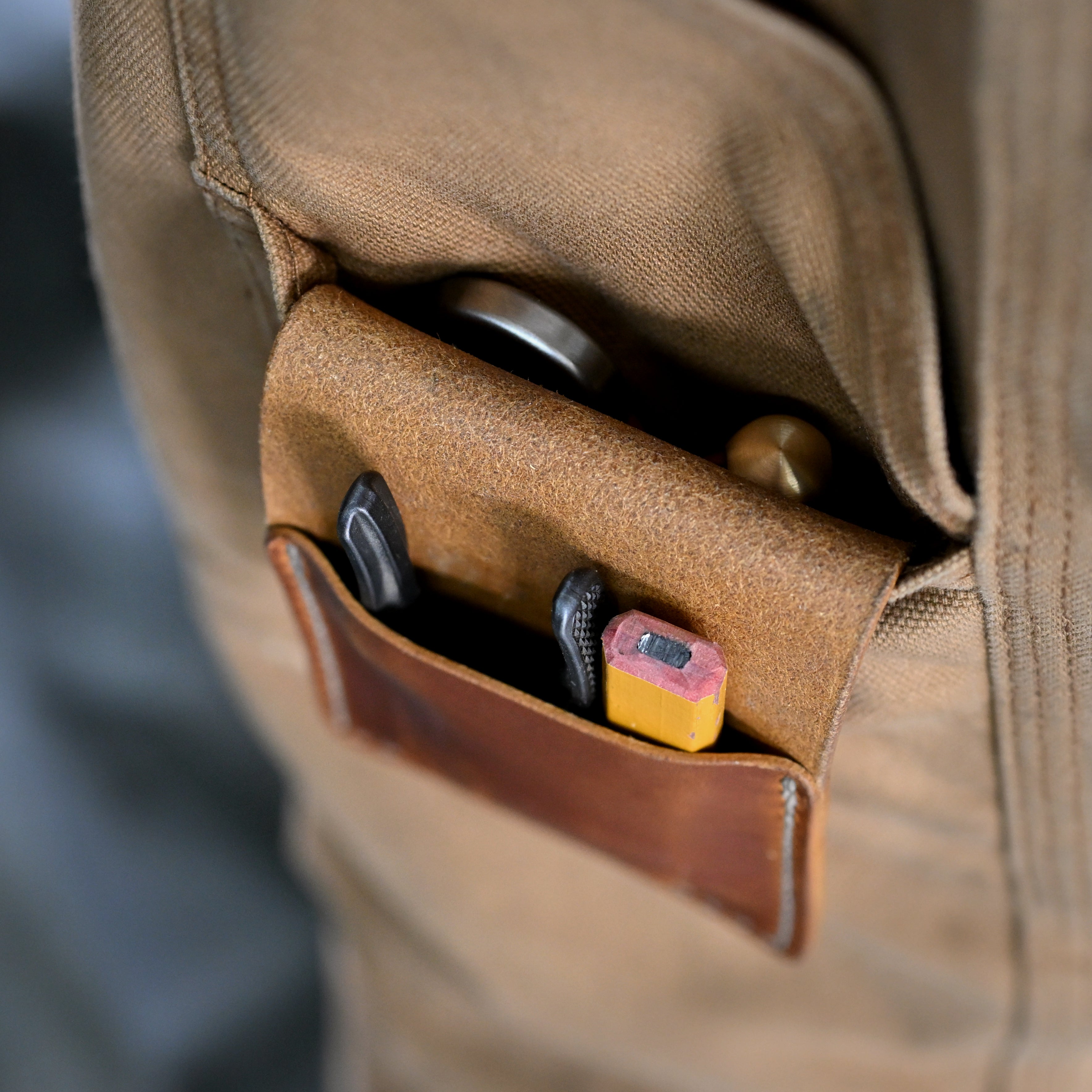 The Saddle - Magnetic EDC tool pocket caddy